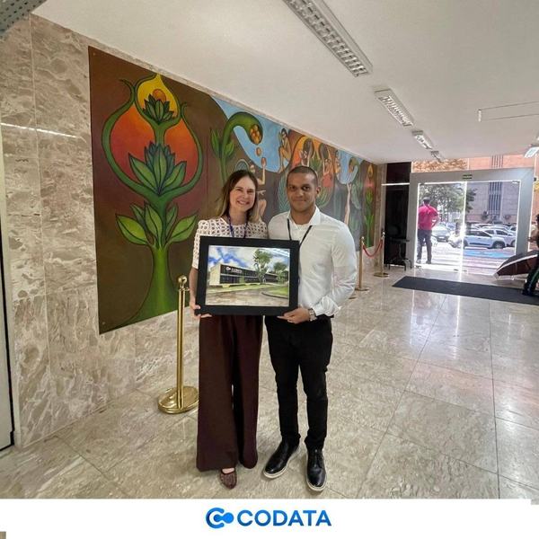 ArtistaparaibanaprestahomenagemCODATAcompinturaemaquareladasededaCompanhia1.jpg