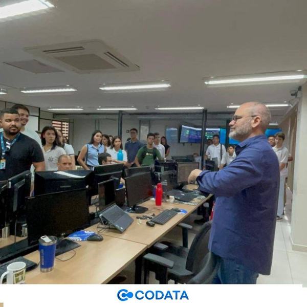 CODATArecebealunosdaECITJoodaMattaCavalcantiparavisitatcnica3.jpg