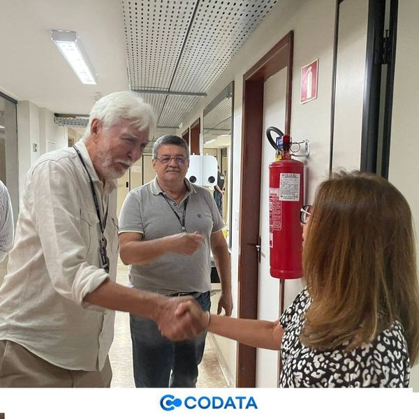 ExPresidenteWaldemarNbregafazvisitadecortesiaCODATA.jpg